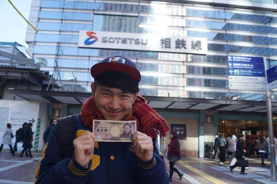 ¥5000を持つ翔太先生